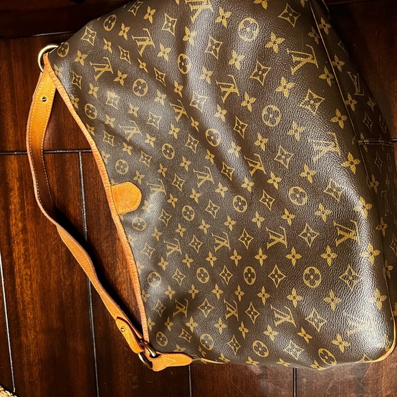 Louis Vuitton Purse - Picture 3 of 5